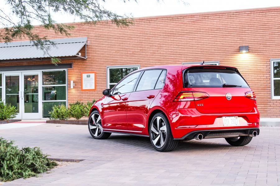  Volkswagen Golf GTI 5-Door (Typ 5G) 2017 года  (NA) (фото 21 из 41)